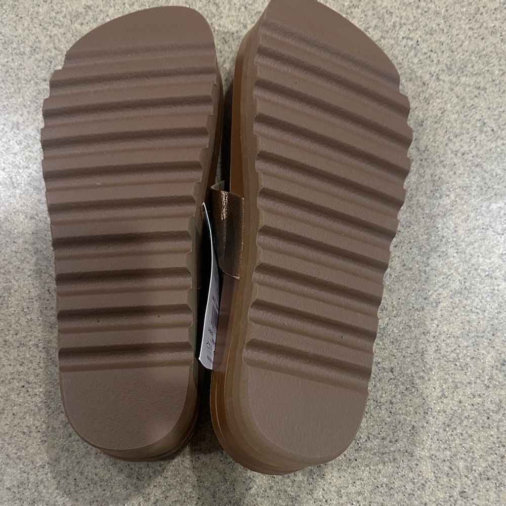 Reef Metallic Copper Cork Sandals NWT 11 - Picture 6 of 6